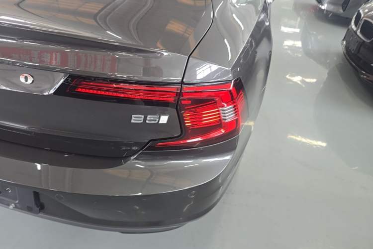 Used Volvo S90 2023 B5 Zhiyuan Luxury Edition Right Rear Taillight