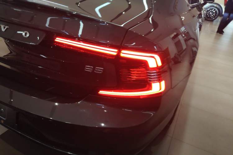 Used Volvo S90 2023 B5 Zhiyuan Luxury Edition Right Rear Taillight