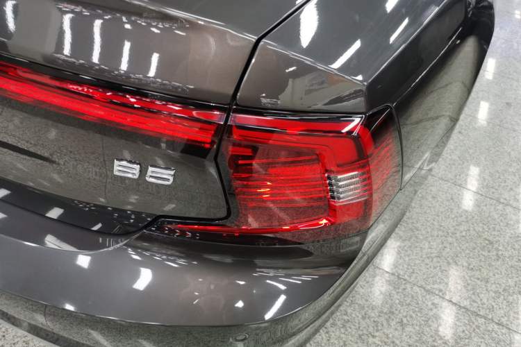 Used Volvo S90 2023 B5 Zhiyi Luxury Edition Right Rear Taillight