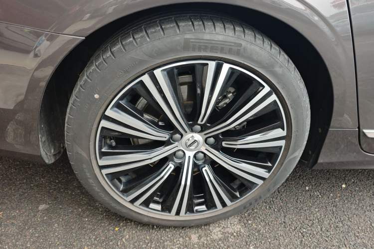 Used Volvo S90 2023 B5 Zhiyuan Luxury Edition Right Rear Wheel Hub
