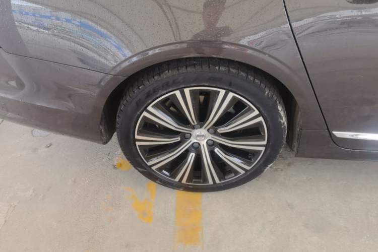 Used Volvo S90 2023 B5 Zhiyuan Luxury Edition Right Rear Wheel Hub