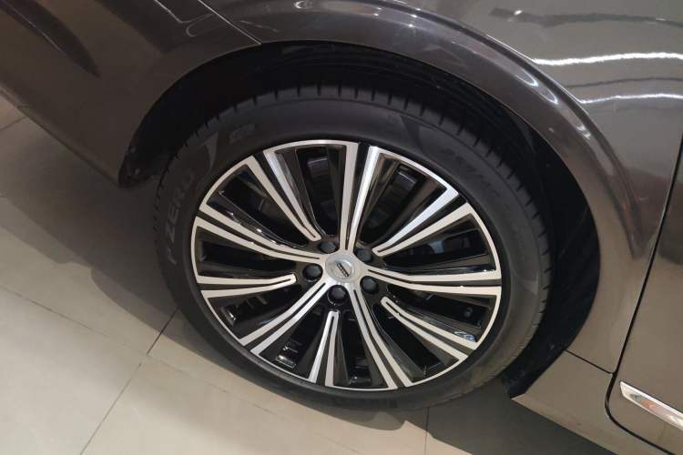 Used Volvo S90 2023 B5 Zhiyuan Luxury Edition Right Rear Wheel Hub