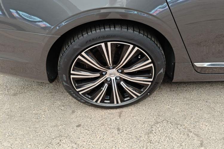 Used Volvo S90 2023 B5 Zhiyuan Luxury Edition Right Rear Wheel Hub