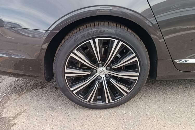 Used Volvo S90 2023 B5 Zhiyuan Luxury Edition Right Rear Wheel Hub