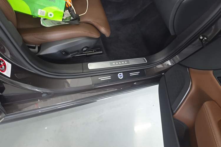 Used Volvo S90 2023 B5 Zhiyuan Luxury Edition Right Side Sill