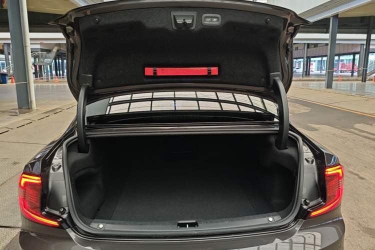 Used Volvo S90 2023 B5 Zhiyuan Luxury Edition Trunk