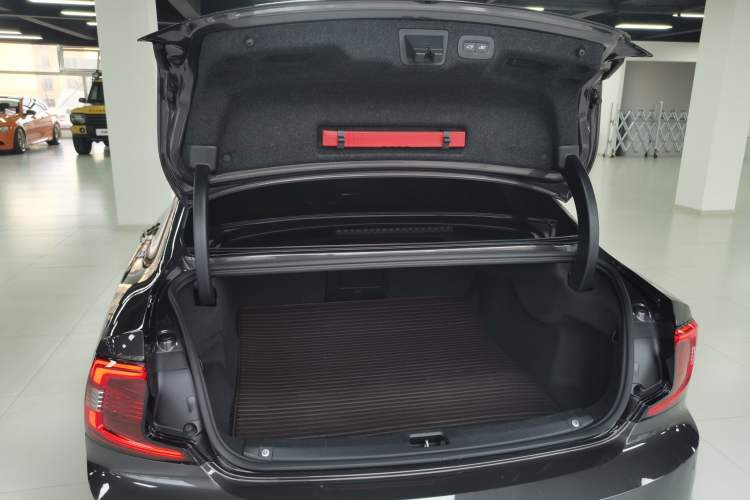 Used Volvo S90 2023 B5 Zhiyuan Luxury Edition Trunk
