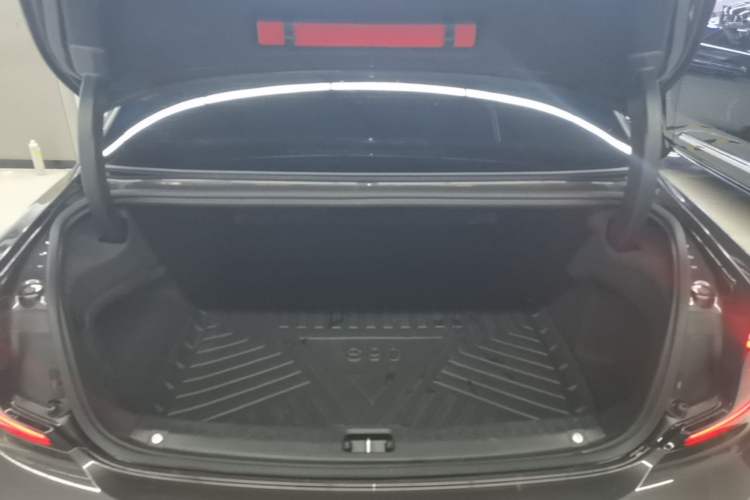 Used Volvo S90 2023 B5 Zhiyuan Luxury Edition Trunk