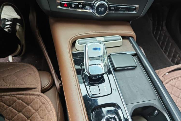 Used Volvo S90 2023 B5 Zhiyuan Luxury Edition Gear Lever