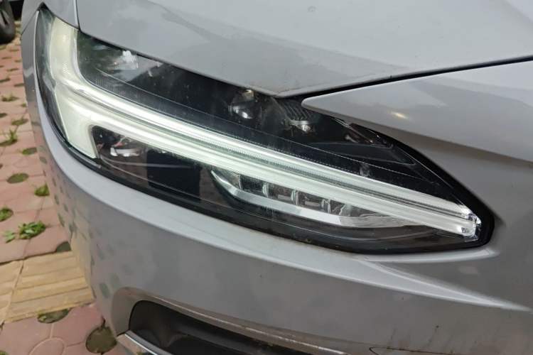Used Volvo S90 2023 B5 Zhiyuan Luxury Edition Right Front Headlight