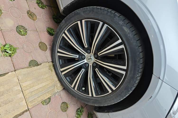 Used Volvo S90 2023 B5 Zhiyuan Luxury Edition Right Front Wheel Hub