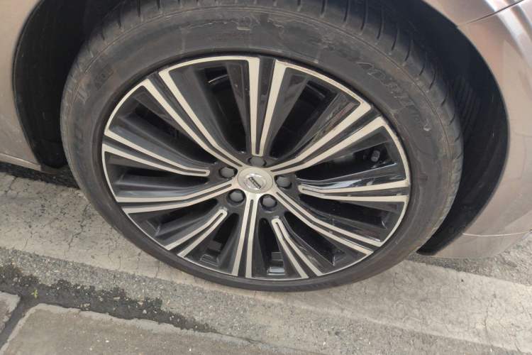 Used Volvo S90 2023 B5 Zhiyuan Luxury Edition Right Front Wheel Hub