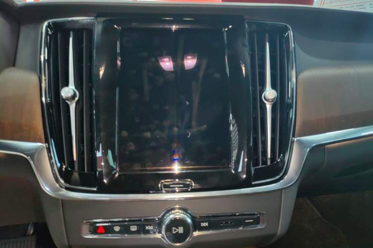 Used Volvo S90 2023 B5 Luxury Smart Edition Audio And AC Panel