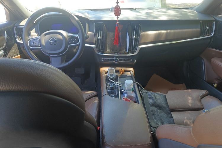 Used Volvo S90 2023 B5 Zhiyuan Luxury Edition Center Console