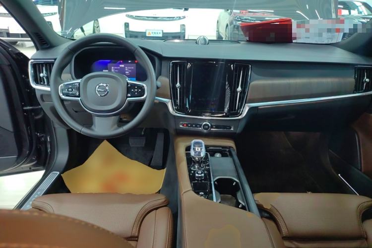 Used Volvo S90 2023 B5 Luxury Smart Edition Center Console