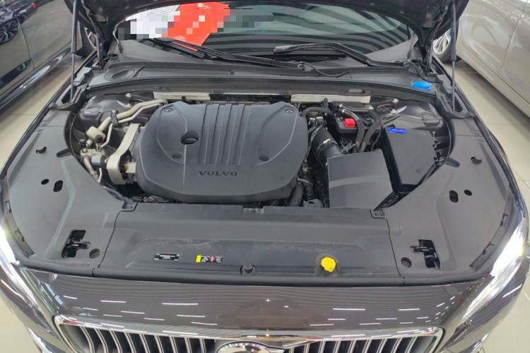Used Volvo S90 2023 B5 Luxury Smart Edition Engine Bay