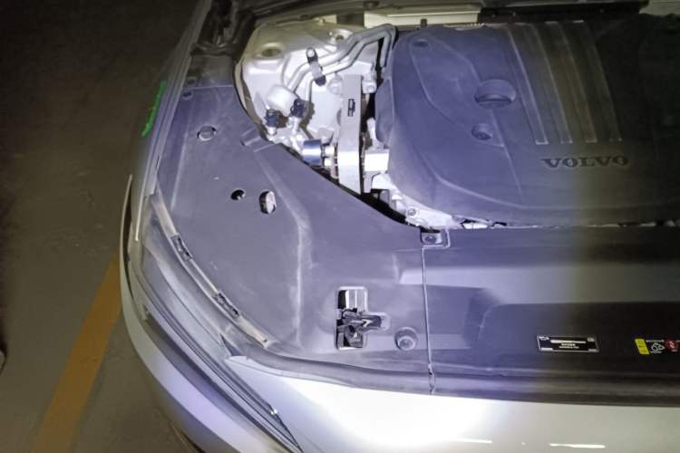 Used Volvo S90 2023 B5 Zhiyi Luxury Edition Engine Bay Right