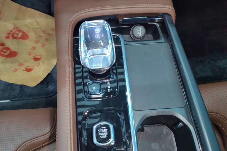 Used Volvo S90 2023 B5 Luxury Smart Edition Gear Lever
