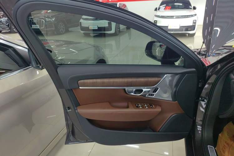 Used Volvo S90 2023 B5 Luxury Smart Edition Left Front Door Interior