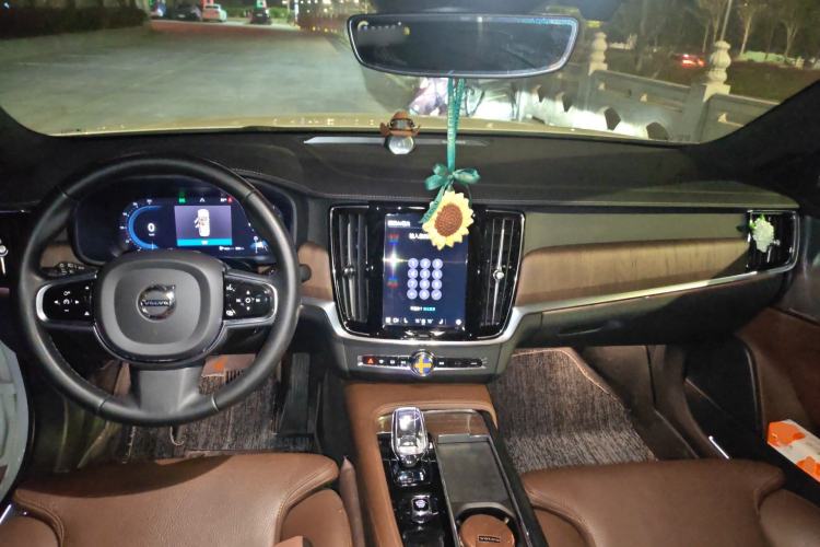 Used Volvo S90 2023 B5 Zhiyuan Luxury Edition Center Console