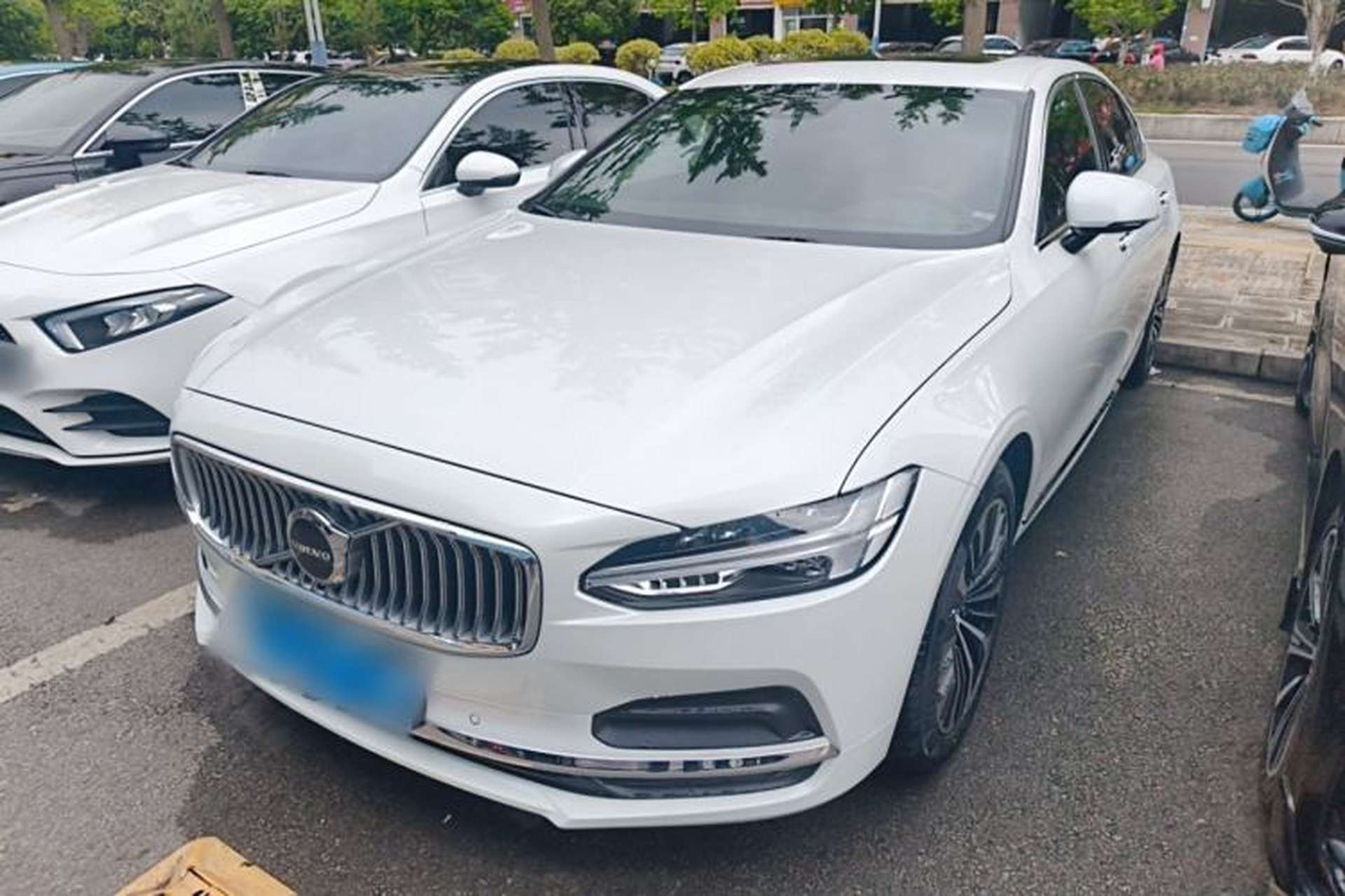 Used Volvo S90 2023 B5 Zhiyi Luxury Edition Front Left 45 Deg