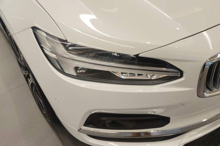 Used Volvo S90 2023 B5 Luxury Smart Edition Right Front Headlight
