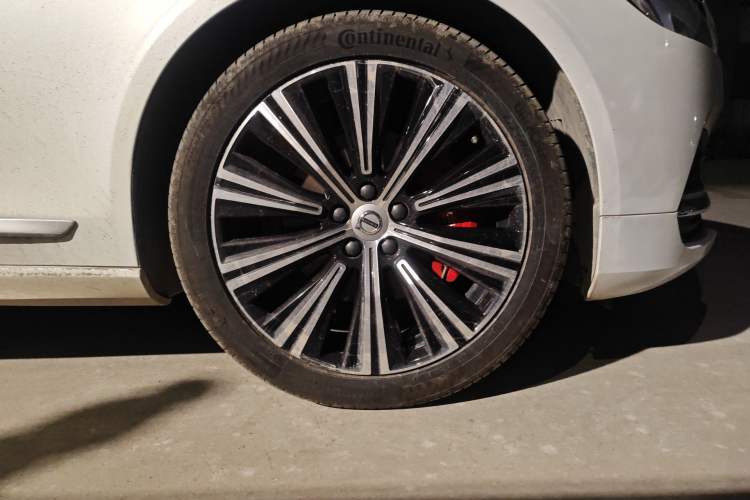Used Volvo S90 2023 B5 Zhiyuan Luxury Edition Right Front Wheel Hub