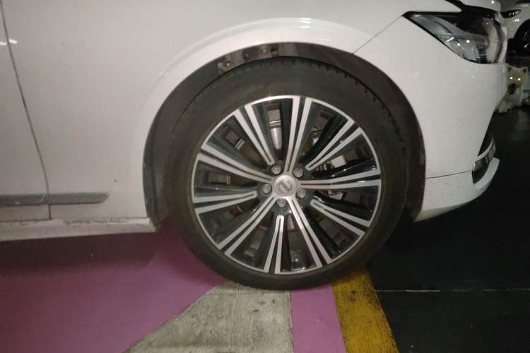 Used Volvo S90 2023 B5 Zhiyuan Luxury Edition Right Front Wheel Hub