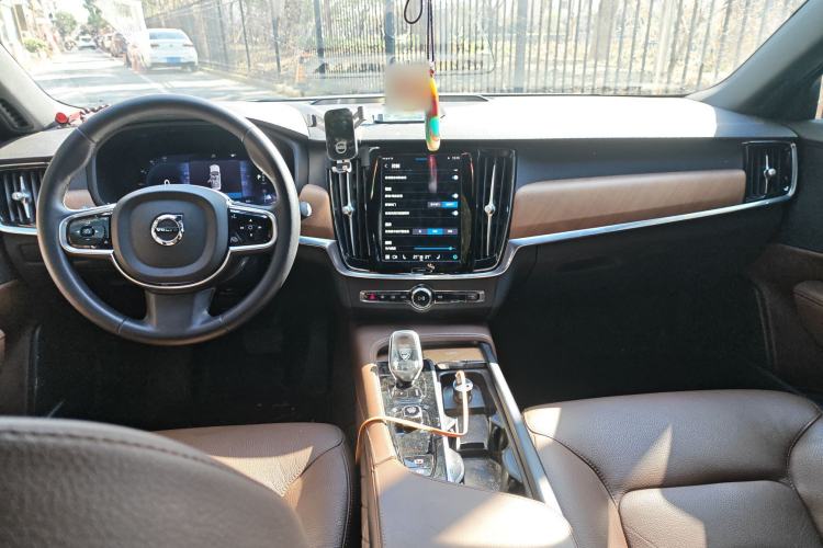 Used Volvo S90 2023 B5 Zhiyi Luxury Edition Center Console
