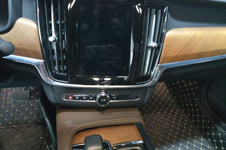 Used Volvo S90 2024 B5 Zhiyi Luxury Edition Audio And AC Panel