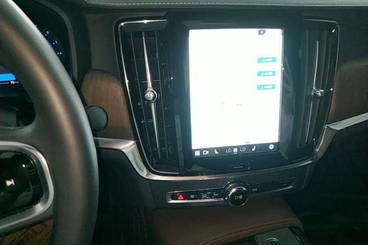 Used Volvo S90 2024 B5 Zhiyuan Luxury Edition Audio And AC Panel