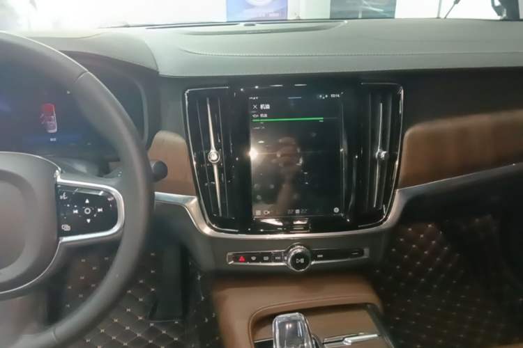 Used Volvo S90 2024 B5 Zhiyuan Luxury Edition Audio And AC Panel