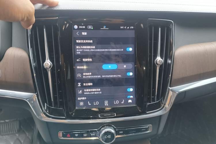 Used Volvo S90 2024 B5 Zhiyuan Luxury Edition Audio And AC Panel