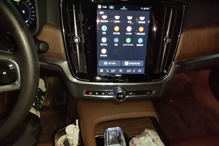 Used Volvo S90 2024 B5 Zhiyuan Luxury Edition Audio And AC Panel