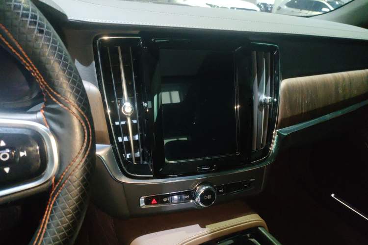 Used Volvo S90 2024 B5 Zhiyuan Luxury Edition Audio And AC Panel