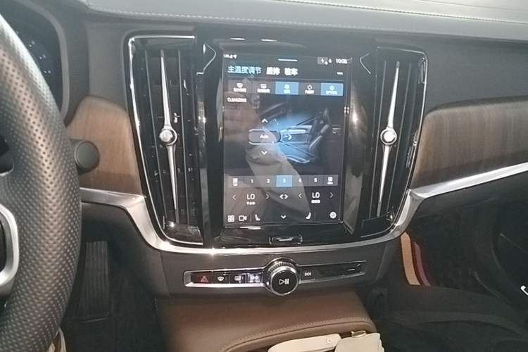 Used Volvo S90 2024 B5 Zhiyuan Luxury Edition Audio And AC Panel