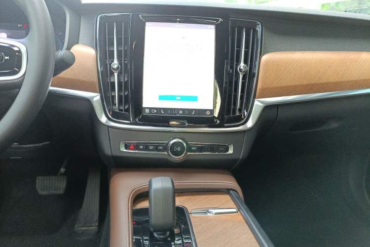 Used Volvo S90 2024 B5 Zhiyi Luxury Edition Audio And AC Panel