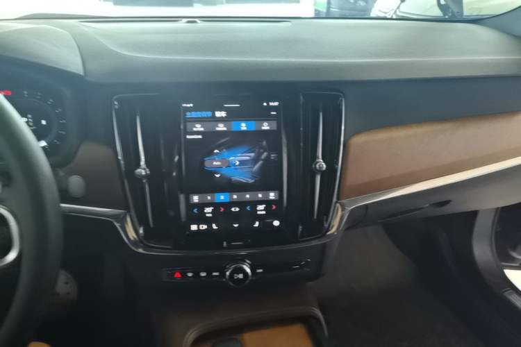 Used Volvo S90 2024 B5 Zhiyi Luxury Edition Audio And AC Panel