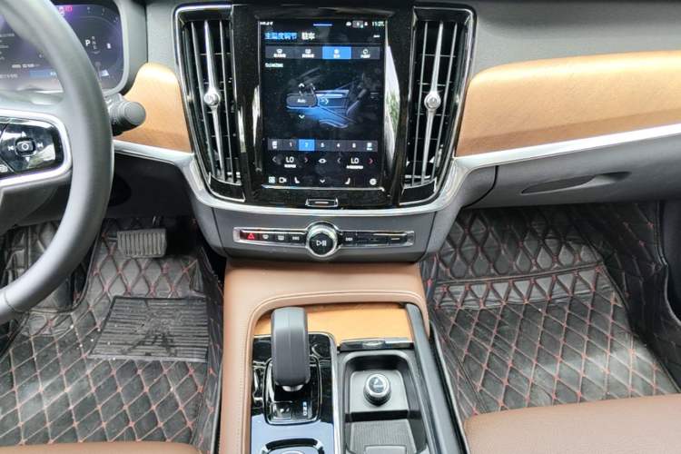 Used Volvo S90 2024 B5 Zhiyi Luxury Edition Audio And AC Panel