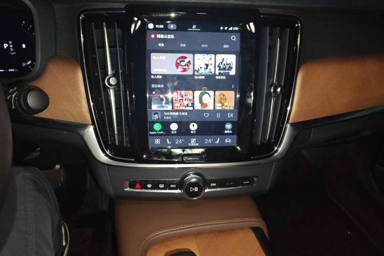 Used Volvo S90 2024 B5 Zhiyi Luxury Edition Audio And AC Panel