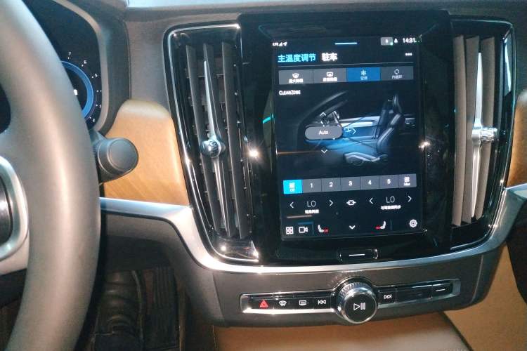 Used Volvo S90 2024 B5 Zhiyi Luxury Edition Audio And AC Panel
