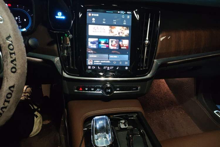 Used Volvo S90 2024 B5 Zhiyuan Luxury Edition Audio And AC Panel