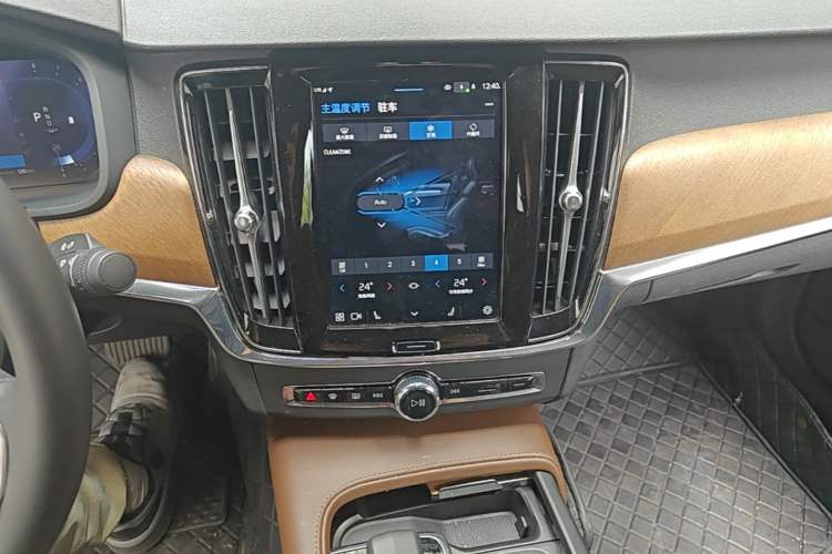 Used Volvo S90 2024 B5 Zhiyi Luxury Edition Audio And AC Panel