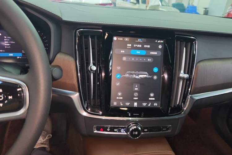 Used Volvo S90 2024 B5 Zhiyuan Luxury Edition Audio And AC Panel
