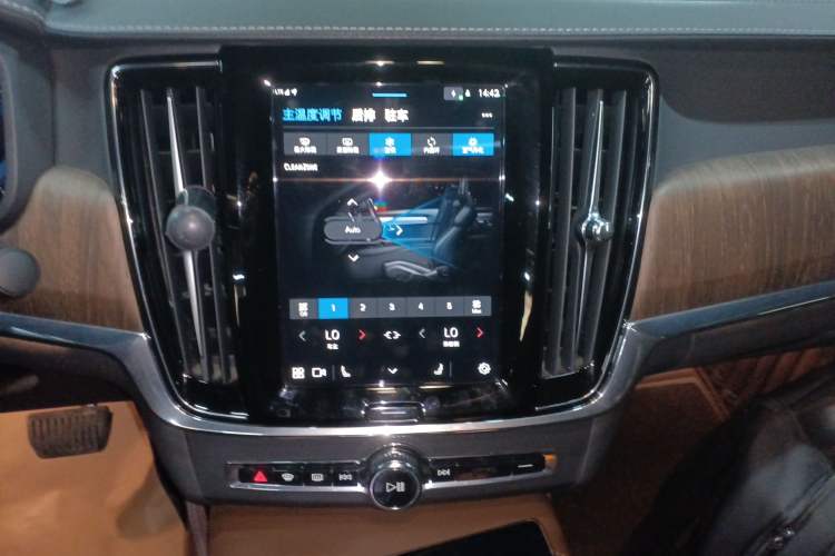Used Volvo S90 2024 B5 Zhiyuan Luxury Edition Audio And AC Panel