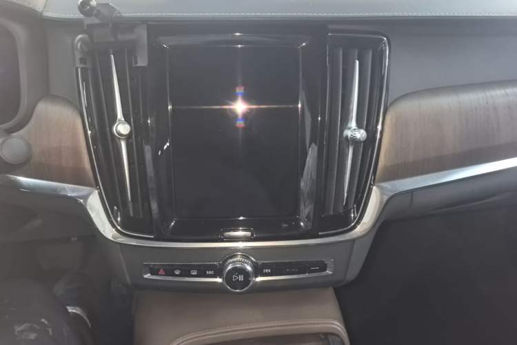 Used Volvo S90 2024 B5 Zhiyuan Luxury Edition Audio And AC Panel