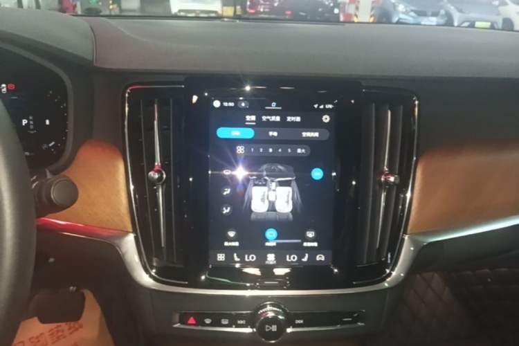 Used Volvo S90 2024 B5 Zhiyi Luxury Edition Audio And AC Panel