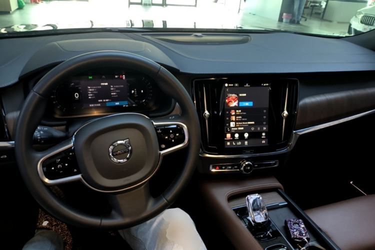 Used Volvo S90 2024 B5 Zhiyuan Luxury Edition Center Console