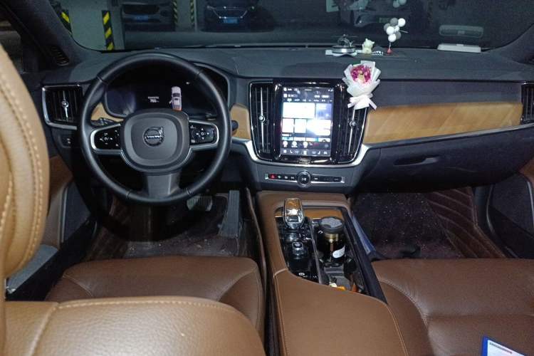 Used Volvo S90 2024 B5 Zhiyi Luxury Edition Center Console