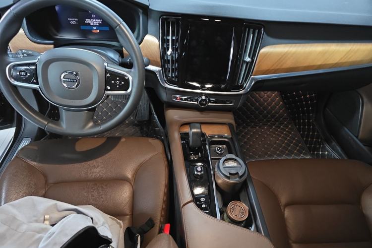 Used Volvo S90 2024 B5 Zhiyi Luxury Edition Center Console
